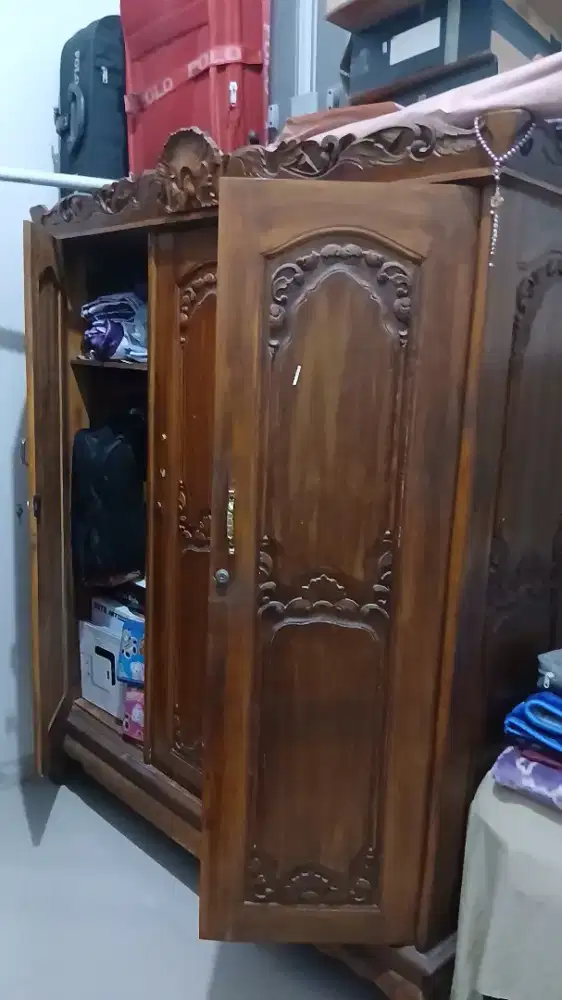 Lemari 3 pintu jati
