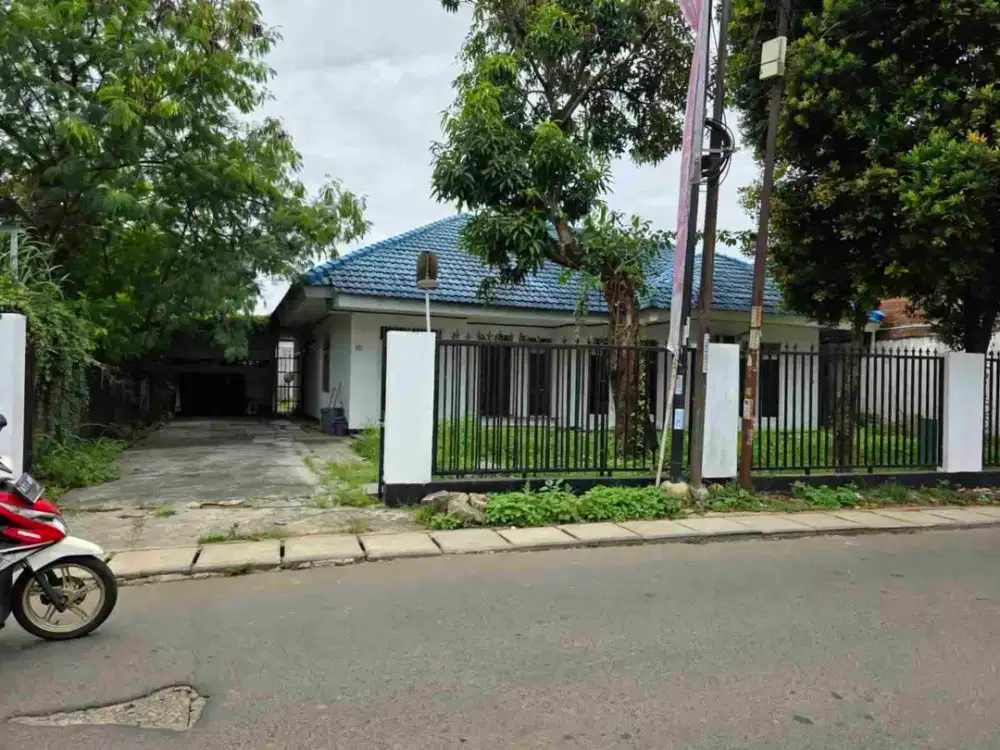 RUMAH DENGAN PEKARANGAN LUAS, MURAH.