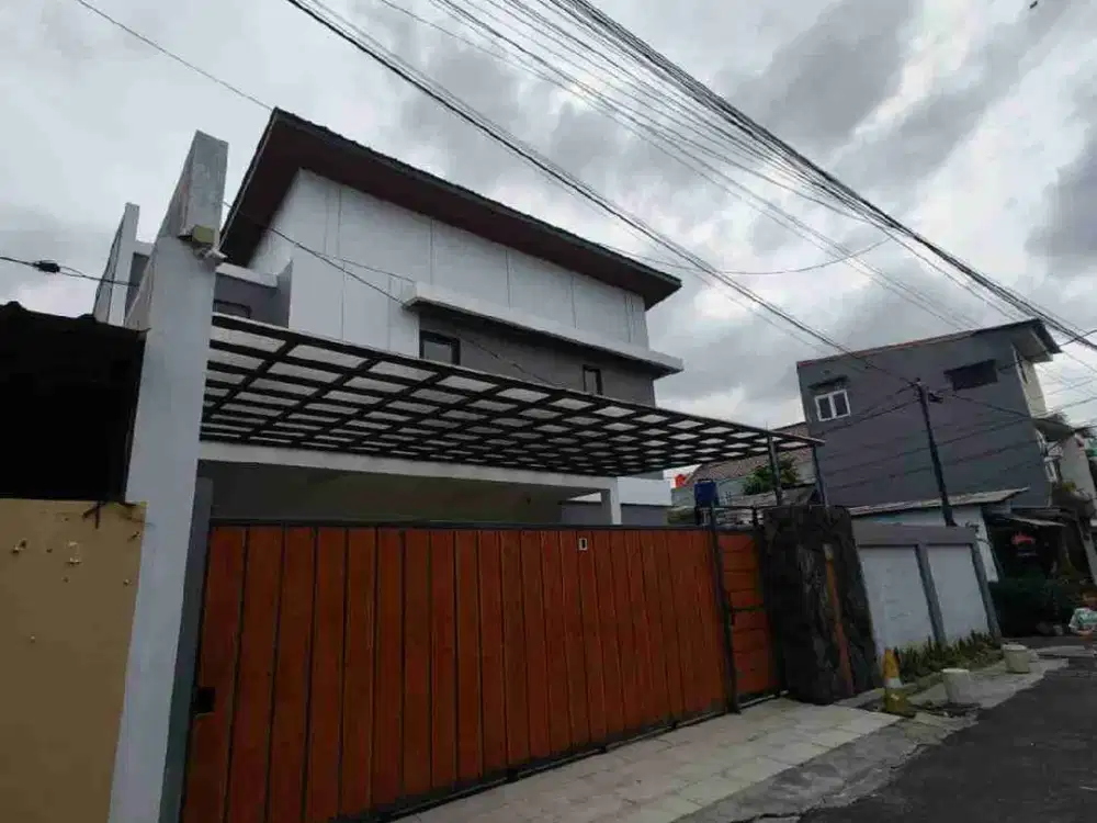 Dijual Rumah Mewah dengan Rooftop Kolam Renang di Rawa Belong Kebon Jeruk