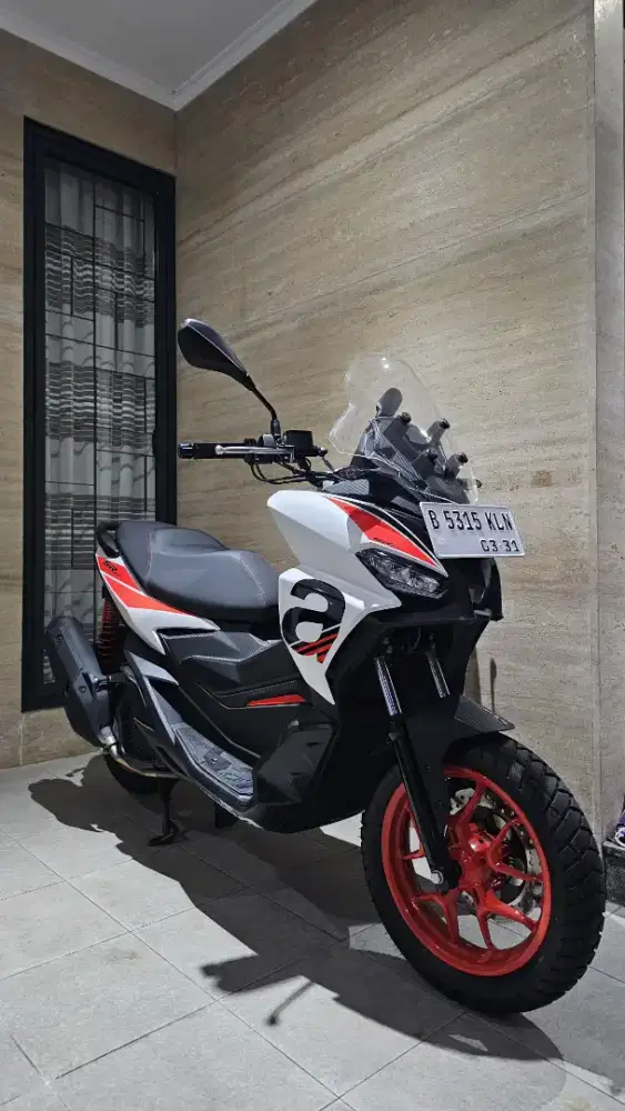 APRILIA SR GT SPORT 200 LIKE NEW