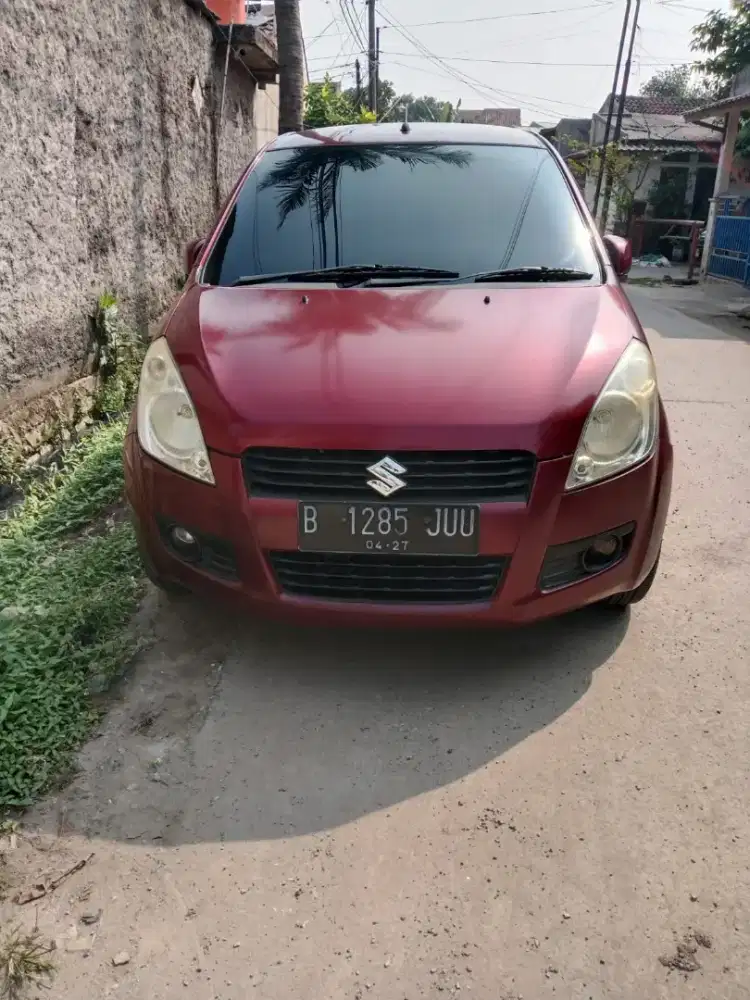 DIJUAL MOBIL SUZUKI SPLASH 2010