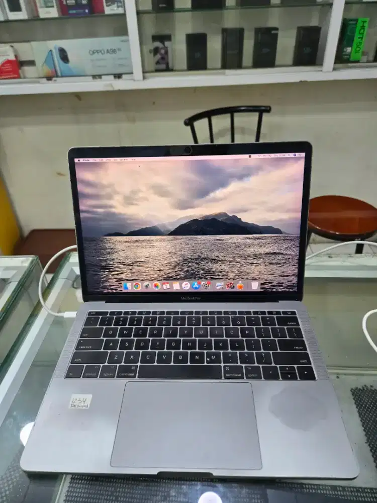 Macbook pro 2017 core i5 8/256GB fullset