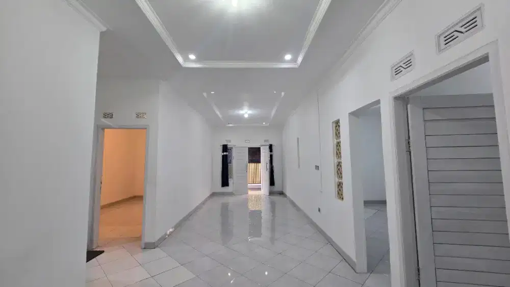 Disewakan rumah luas, terawat, nyaman, bebas banjir, lokasi strategis