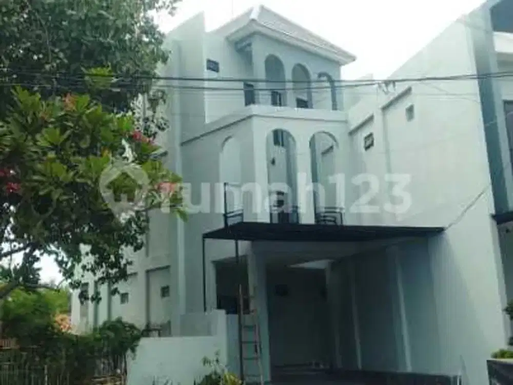 Rumah Baru di Taman Surya 5 Jakarta Barat