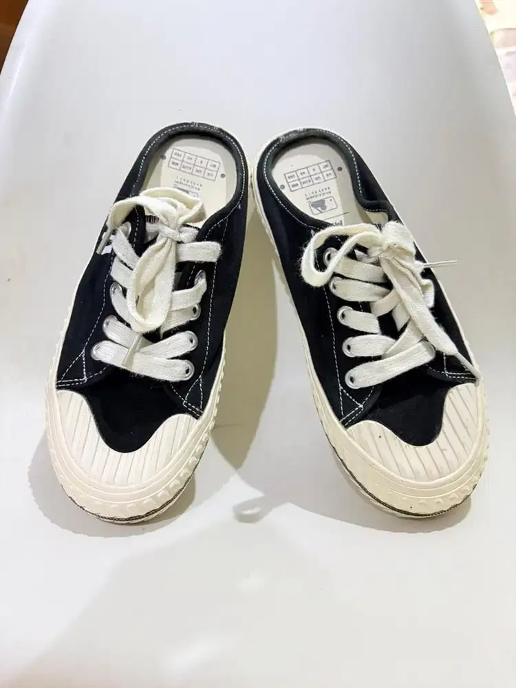 SEPATU WANITA MLB