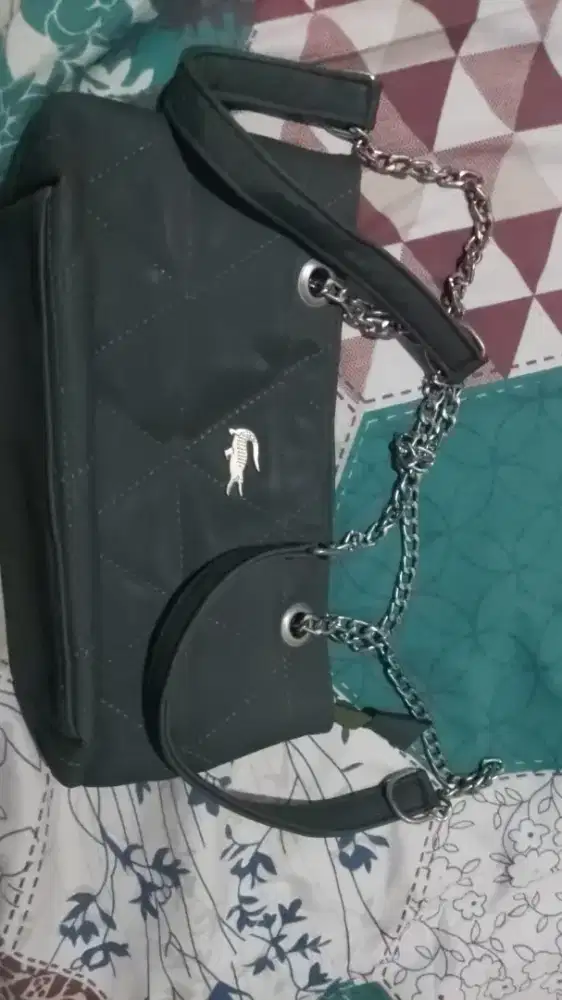 Tas warna hijau army