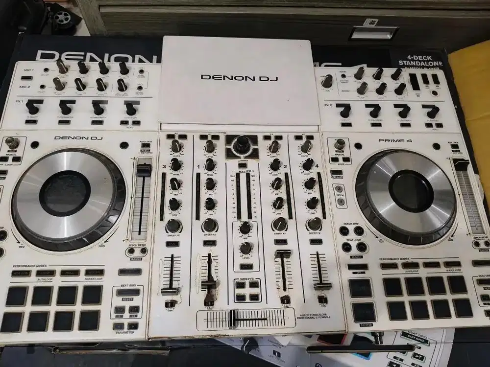 Alat musik DJ Denon