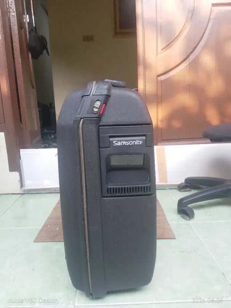 samsonite model vertikal roda 2. 28 inci