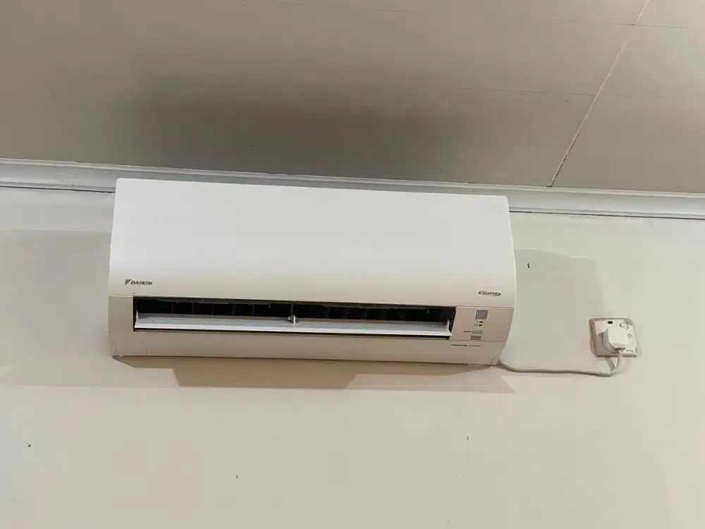 AC Second Daikin Inverter Thailand 3/4 PK FTKQ20SVM4 - Mulus & Normal