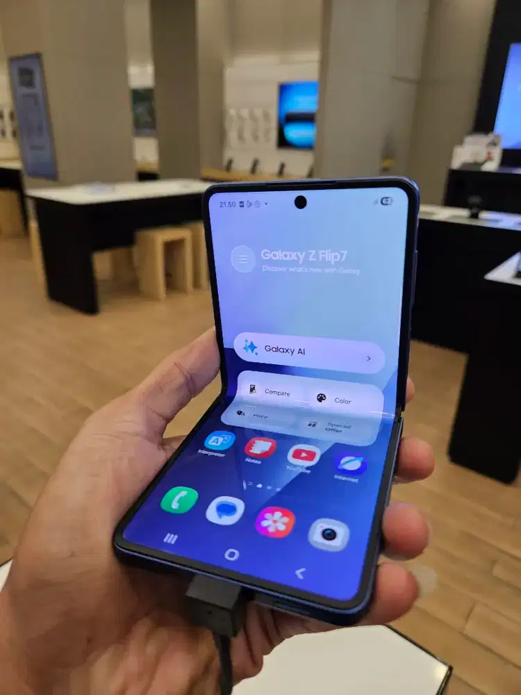 Samsung Galaxy Z Flip7 256GB Diskon 3 Juta Cicilan 0% Kartu Kredit