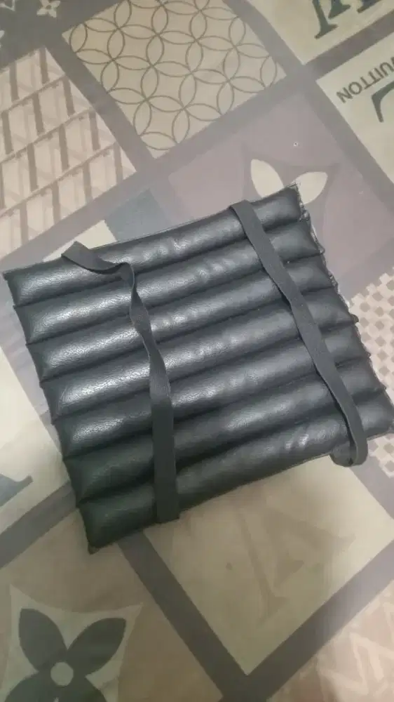 Bantal jok sepeda motor