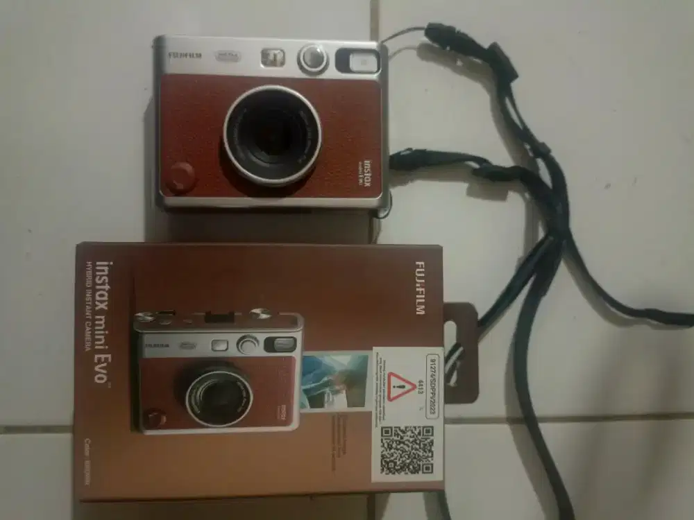 Dijual Fujifilm Instax Mini Evo Instant Camera