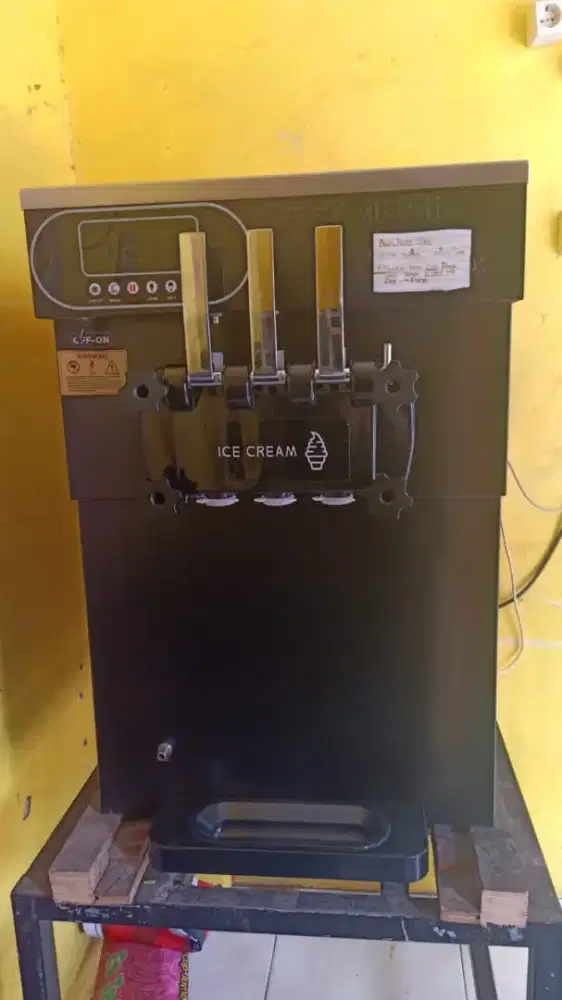 Dijual mesin ice cream 3 tuas merk shimugi ct 962S