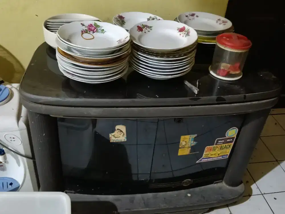 Meja tv beroda putar