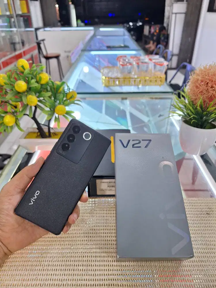 Vivo V27 5G Ram 8+8Gb/ 256Gb Fullset Mulus Ori 100% Like New Bergarans