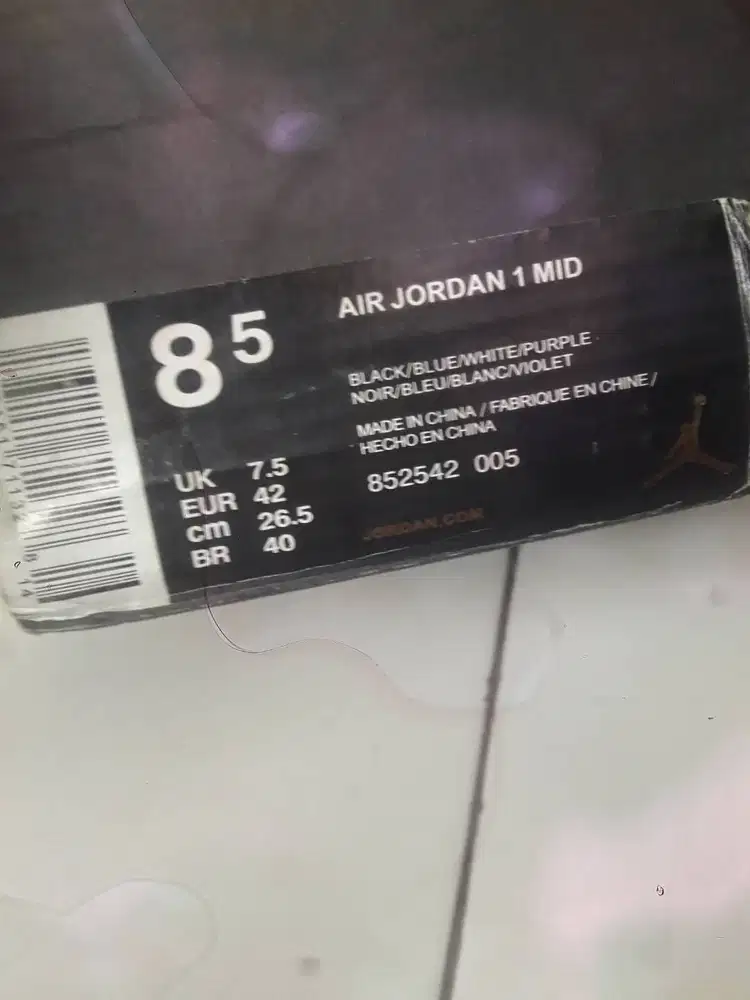 Nike Air Jordan 1 mid  bekas