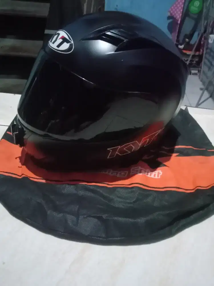 Jual helm KYT Rc10 fullface hitam doff size M,250nego