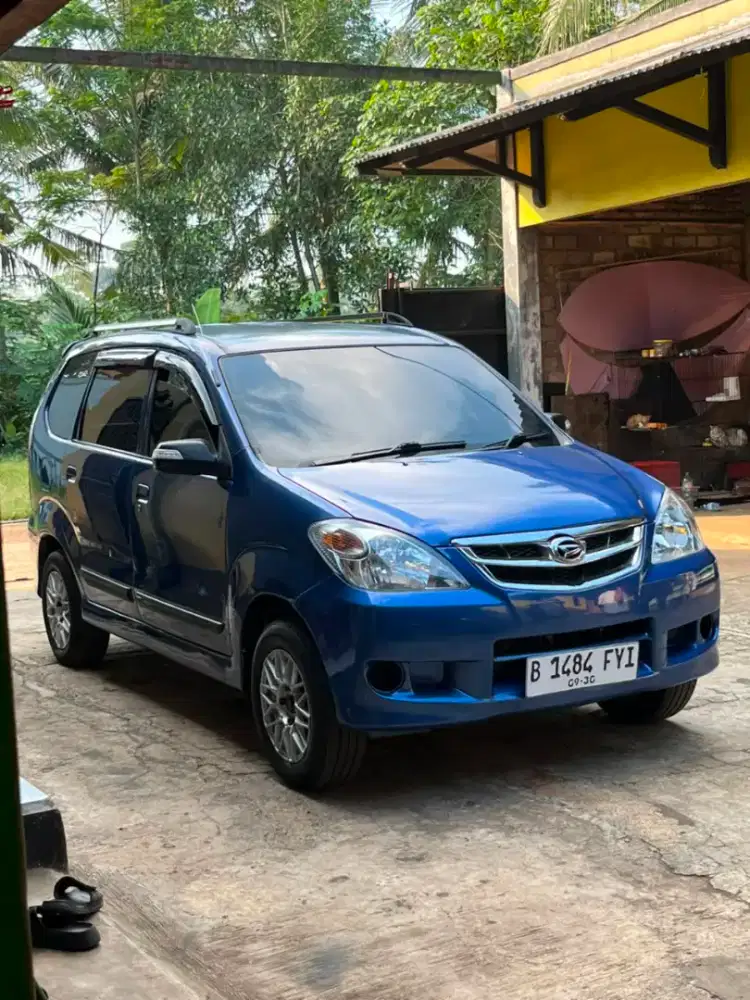 Xenia Li Manual Biru