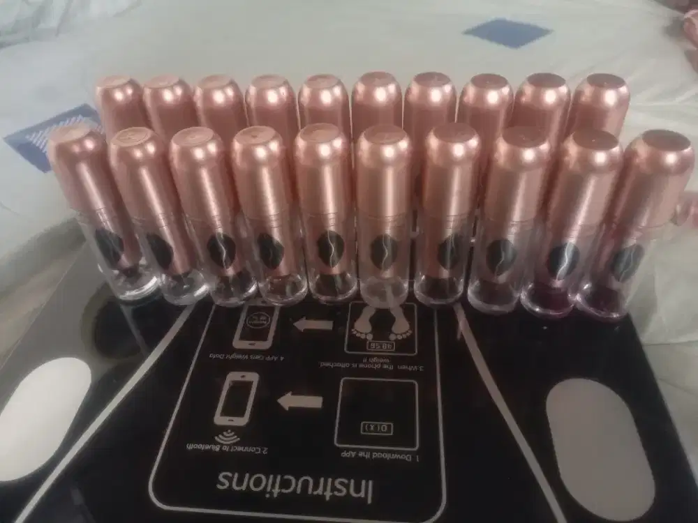 Lipstik warna hitam