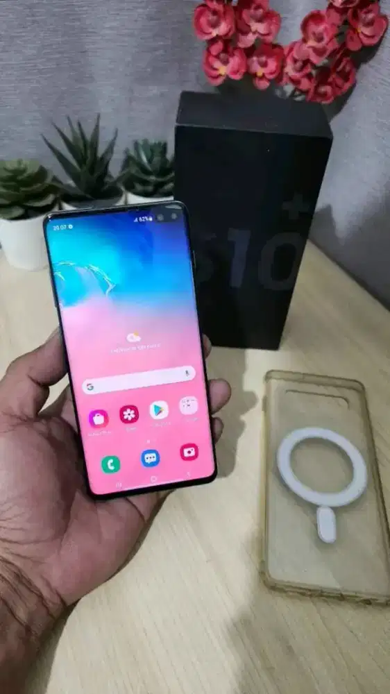 SAMSUNG S10 PLUS