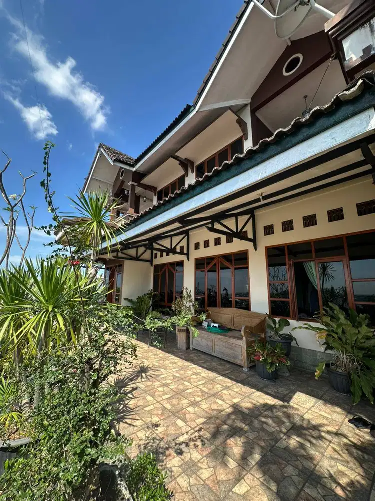 Dijual Rumah Villa 3 Level di Candisari Semarang, LT 480 m2 LB 400 m2