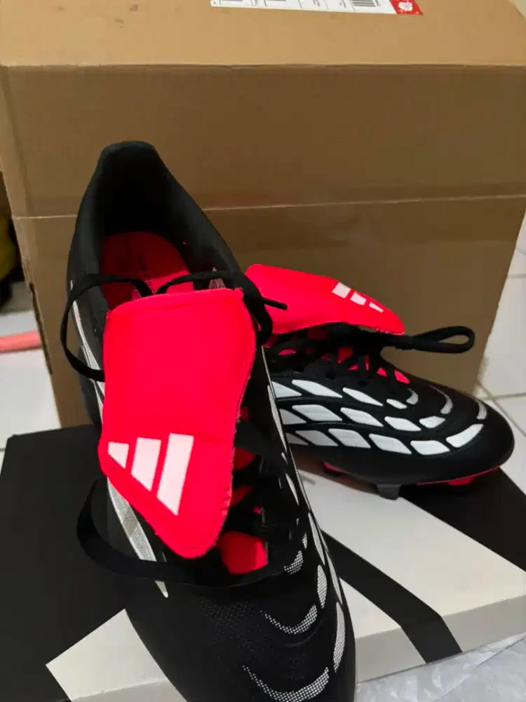 Adidas predator club fold tongue original  -sepatu bola/soccer