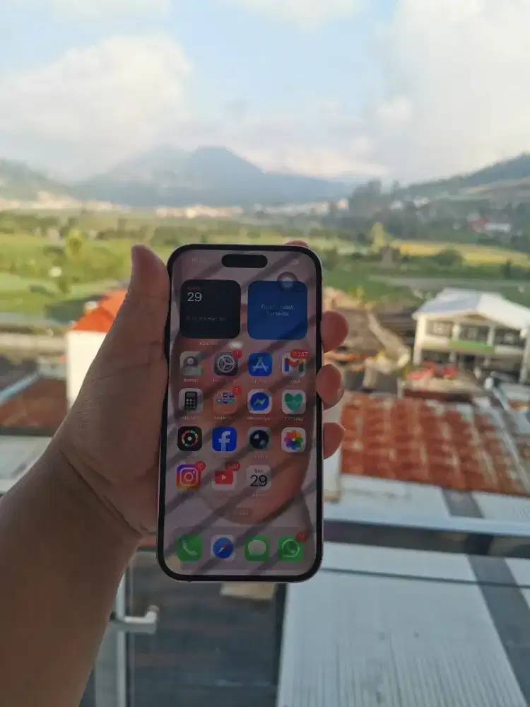 Iphone 15 128gb warna pink