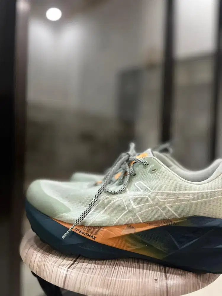 Sepatu Running Asics Novablast 5