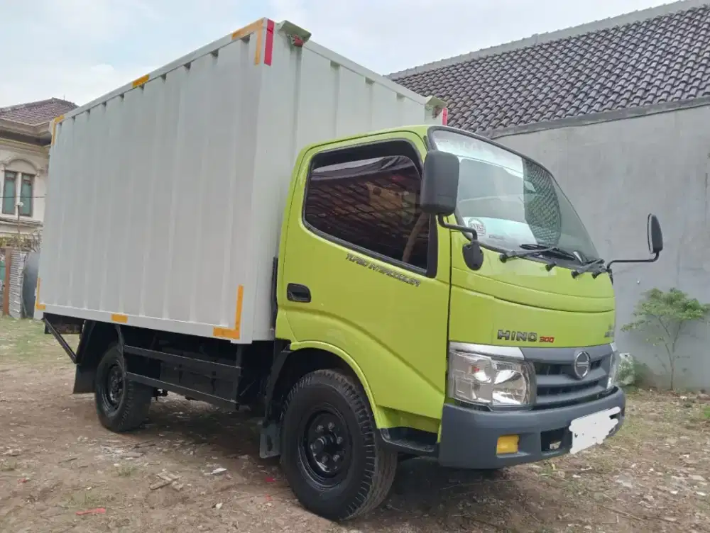 HINO DUTRO 110 SD 2013 ENGKEL BOX  JUMBO 13,5 KUBIK