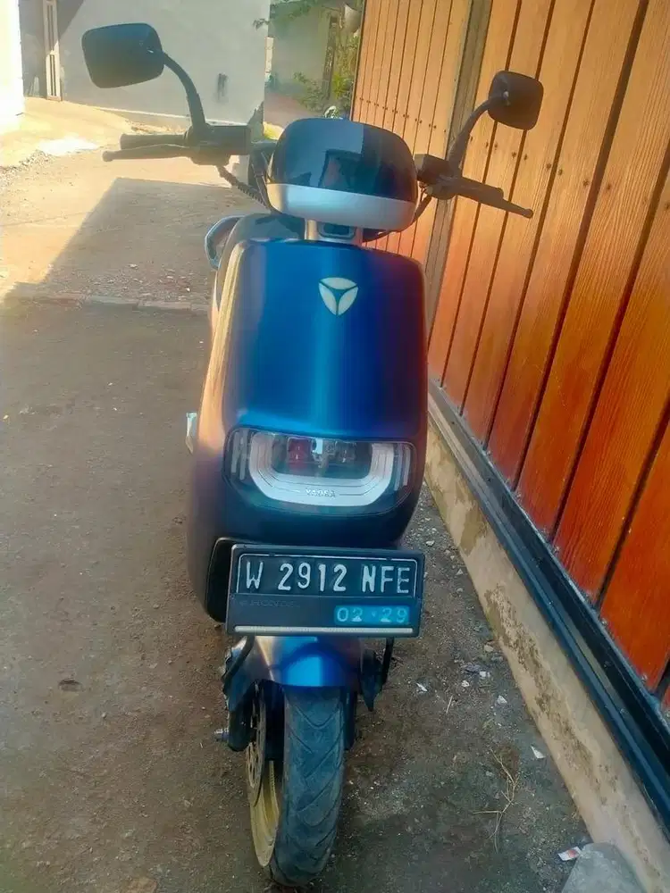 Sepeda motor listrik yadea istimewa