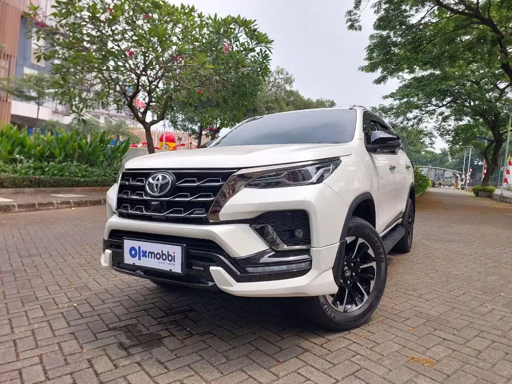 TDP 1 JUTA Toyota Fortuner 2.8 4x2 GR Sport Solar-AT 2023 Putih CSRMD