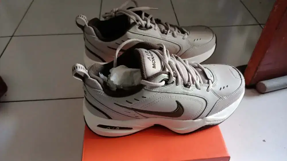 NIKE Sepatu Training Pria AIR MONARCH IV ORIGINAL