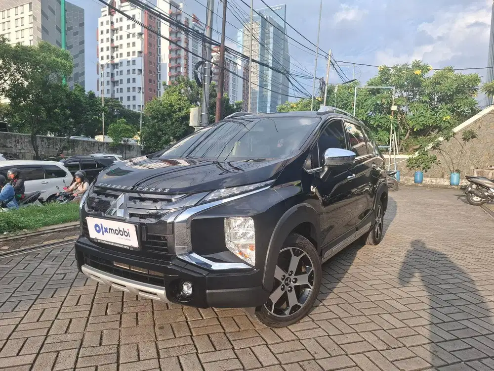 TDP 1 JUTA Mitsubishi Xpander 1.5 Cross Premium Package AT 2022 Hitam