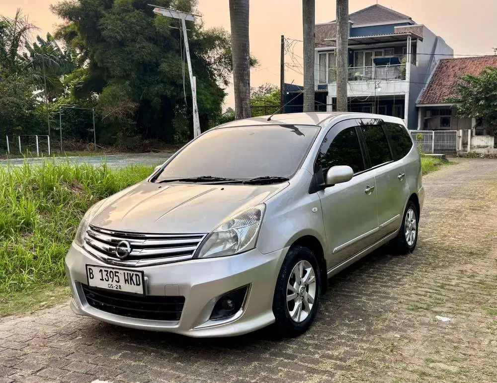 (CASH) NISSAN GRAND LIVINA XV AT 2013