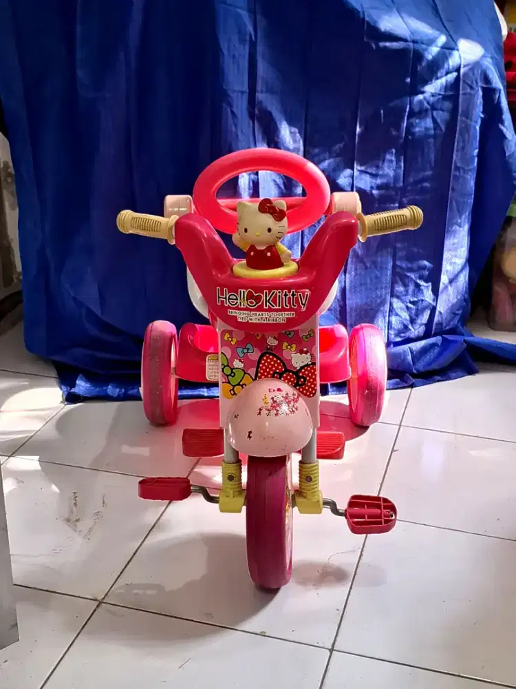 Sepeda anak perempuan hello kitty pink made in Taiwan