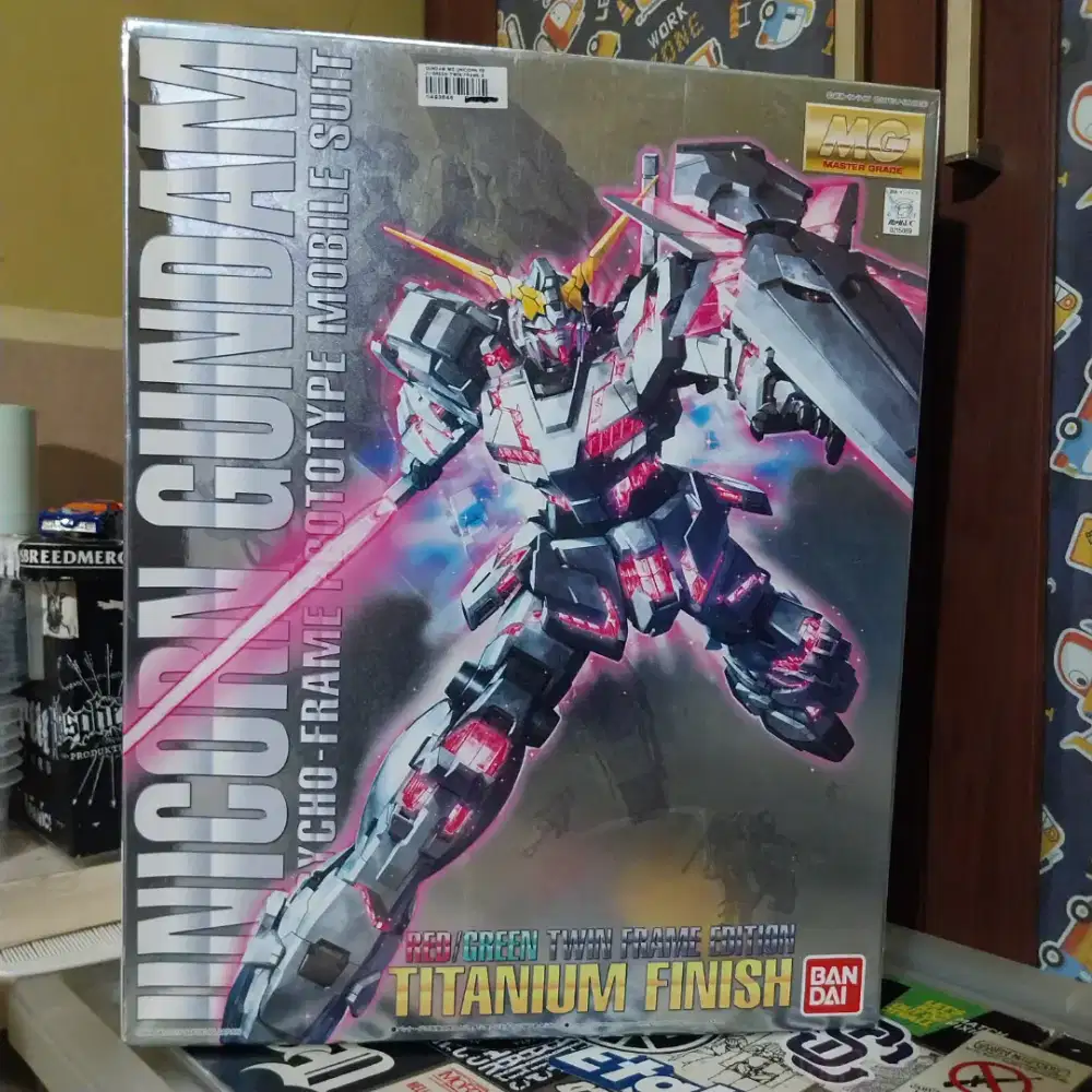 MG Unicorn Gundam Red Green Twin Frame Titanium Finish
