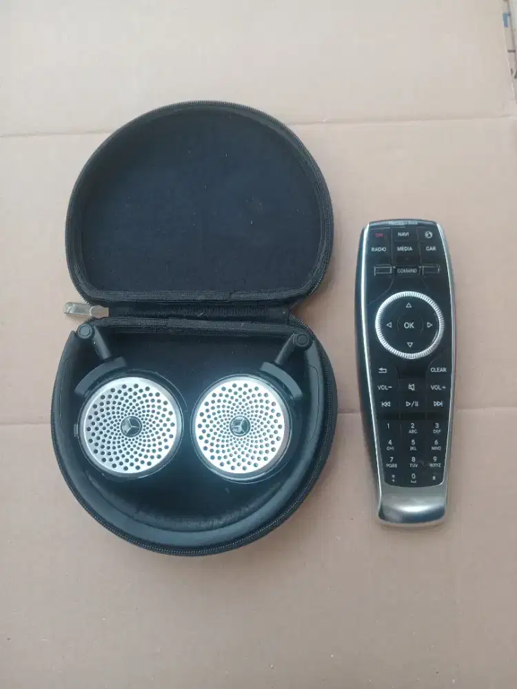 MERCEDES-BENZ S-Class Headphones/Remote Controls For DVD Entertainment