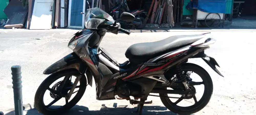 SUPRA 125 PGM Fi 2013 HELM IN PLAT L HIDUP