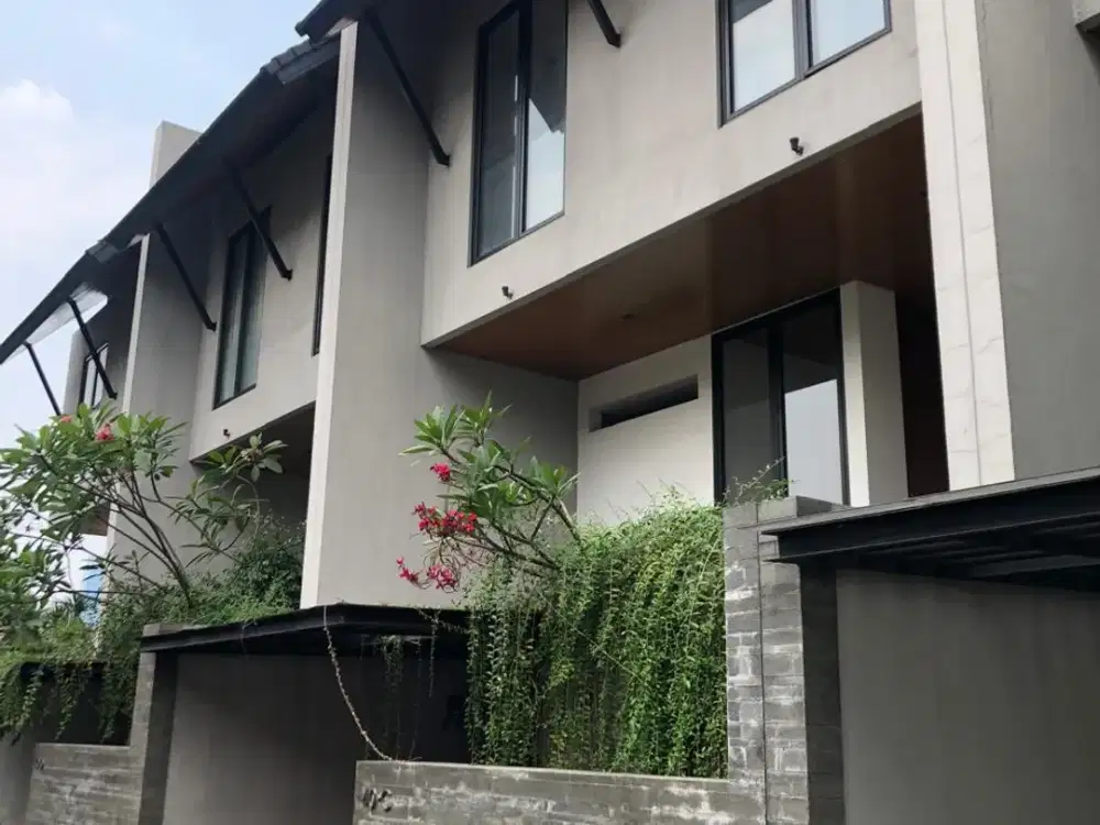 Rumah townhouse di Bangka, Kemang untuk disewa / dijual. Jarang ada, lokasi sangat strategis