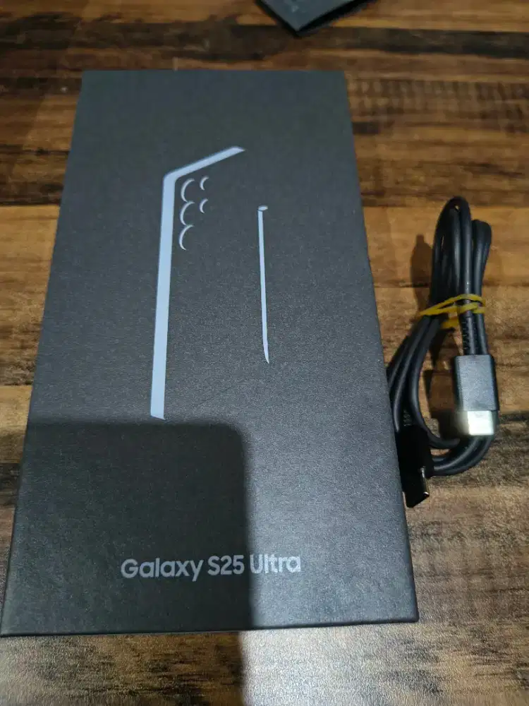 Samsung Galaxy S25 Ultra 8/256 Fullset Like New Garansi Panjang