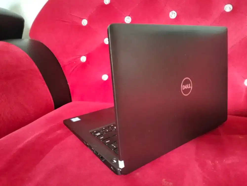 Ultrabook mewah Dell latitude 5300/core i5 gen 8 RAM 8GB/backlit fHD