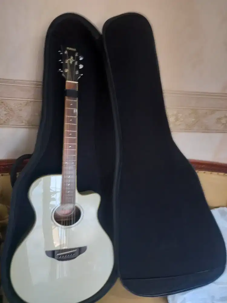 Gitar akustik elektrik Yamaha apx 600