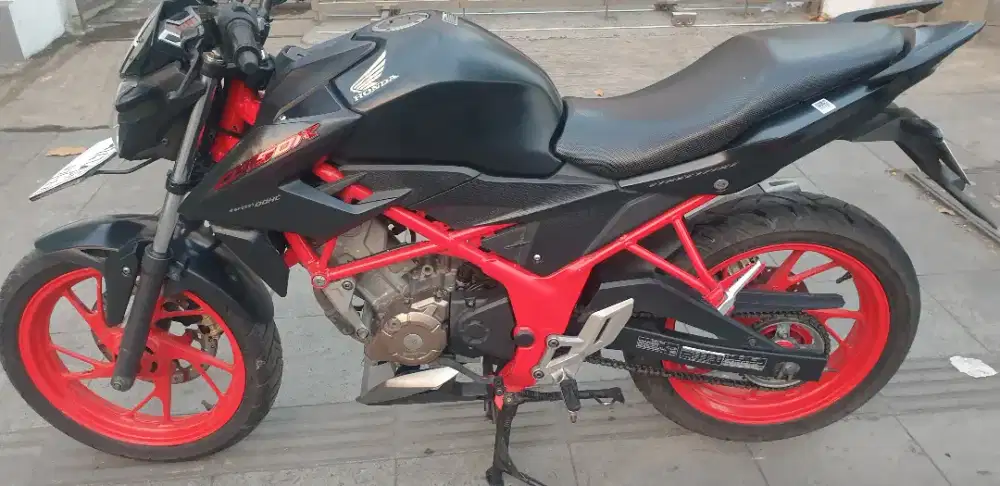 CB 150R th 2017 mulus pool pjk baru 07-2027