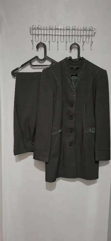 Setelan Blazer dan Celana panjang