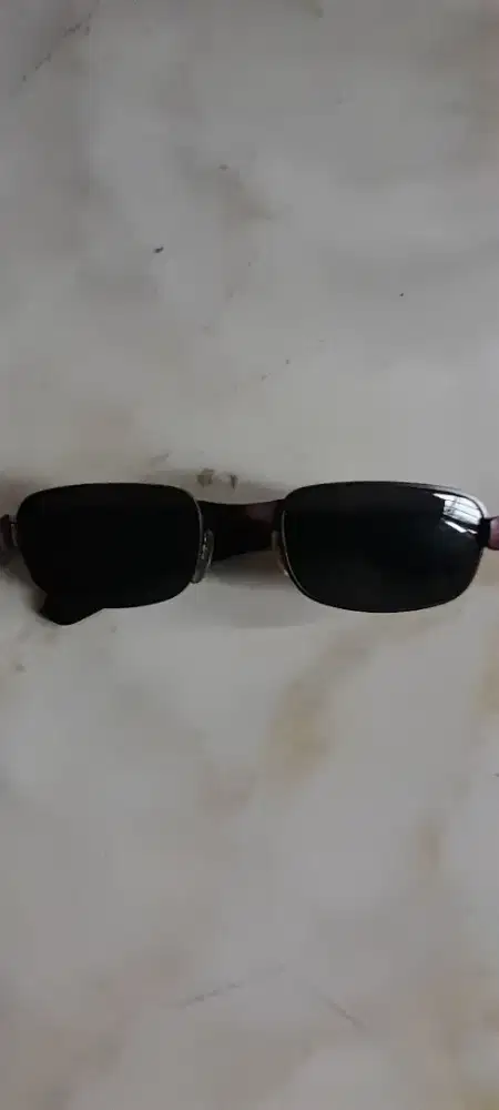 Kacamata hitam merk K