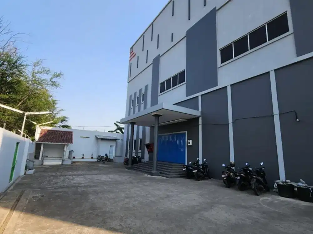 Disewakan gudang Kapuk (dekat PIK) luas 1700m 3lantai, ada lift dan office