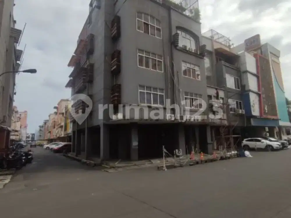 Ruko Gandeng 4 di Mutiara Taman Palem, Jakarta Barat