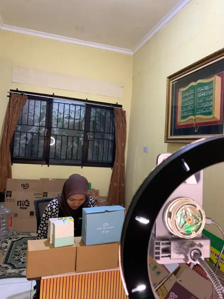 DICARI HOST LIVE STREAM PENGALAMAN/FRESH GRADU