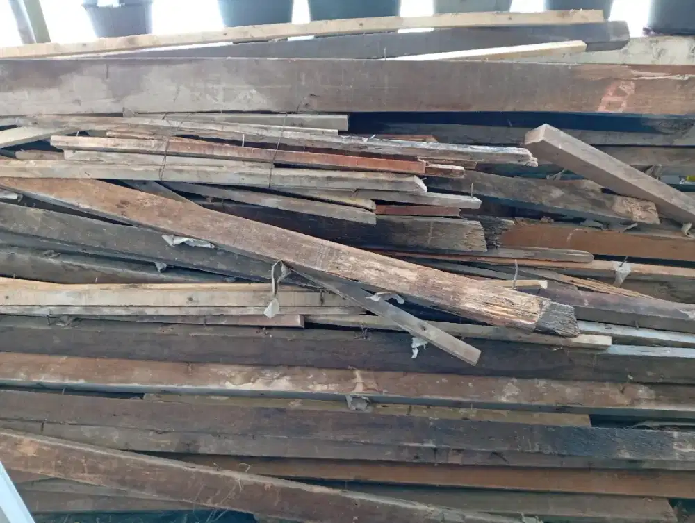 kayu bengkirai dll bekas bongkaran rumah