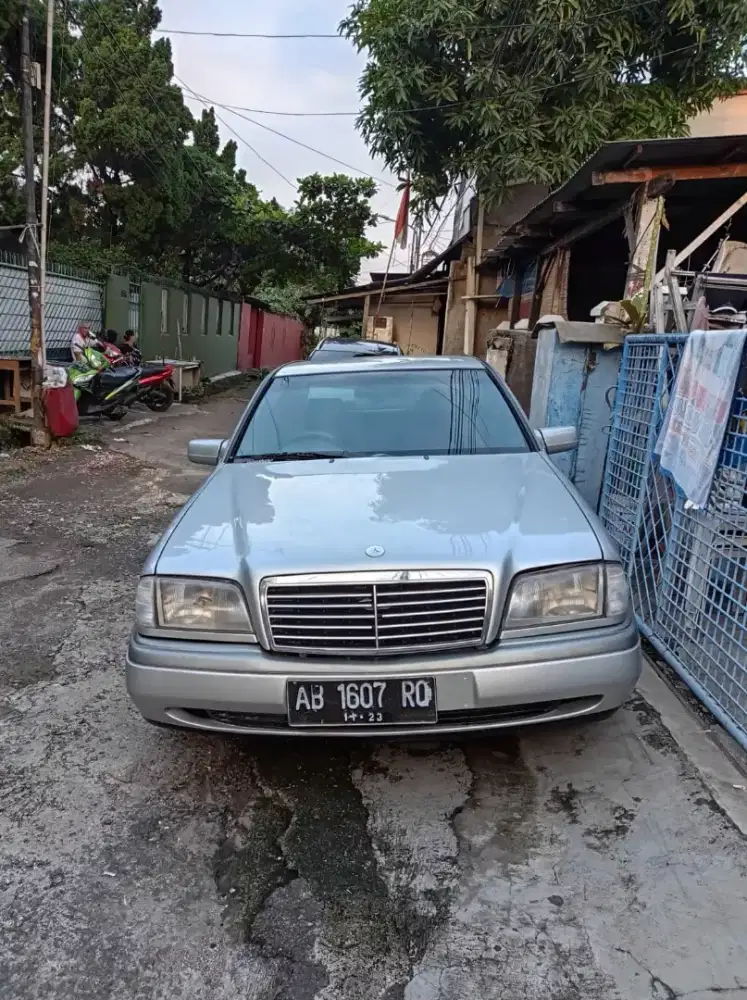 Di jual mercy tahun 1996 manual